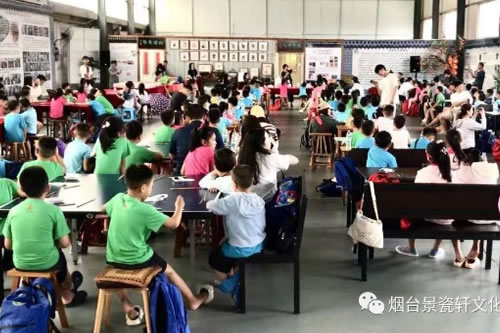 北京的同学们与老师们体验“手绘青花”活动——第一批夏令营活动